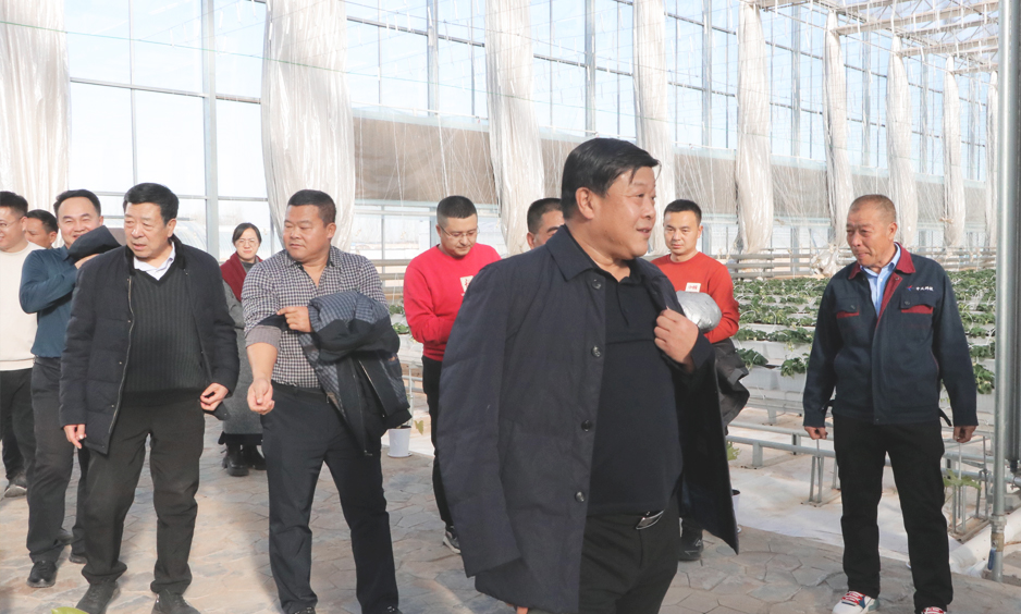 2024年会938图智能温室张总带队切2.jpg